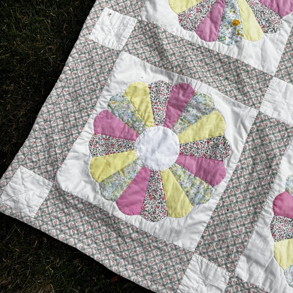 Antique Dresden Plate Hand Sewn Quilt Vintage Floral Pink Yellow Green 101x83 - Picture 2 of 13